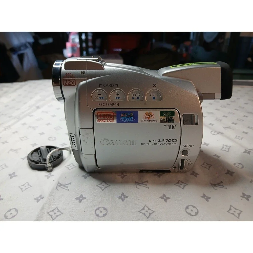 Canon ZR70 MC Silver MiniDV SD Camcorder 22x Optical/440x Digital Zoom DV